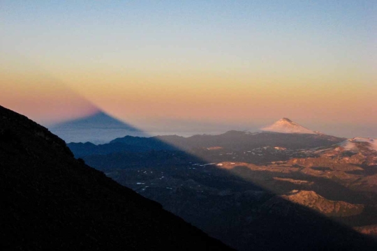  La sombra del Lanín suma belleza al paisaje